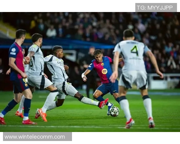 巴萨与皇马巅峰对决再度上演球迷期待经典之战的精彩瞬间