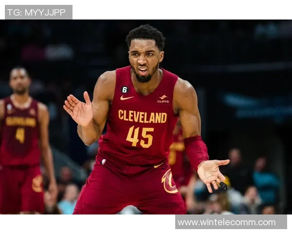 多诺万米切尔引领球队崛起展现超级球星风采与领导力