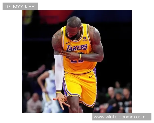 詹姆斯连续砍下30+得分，领导湖人队向前进