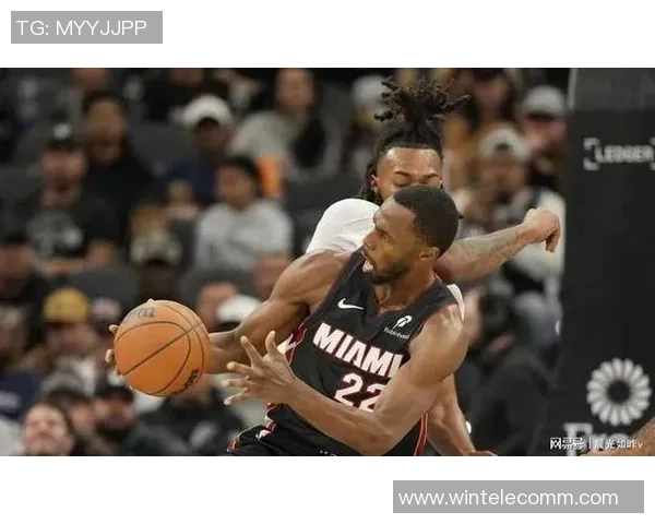 热火与马刺再度交锋V4对决引发球迷热烈期待与激情碰撞