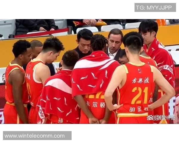 新疆男篮与江苏男篮激战正酣谁能在赛场上笑到最后