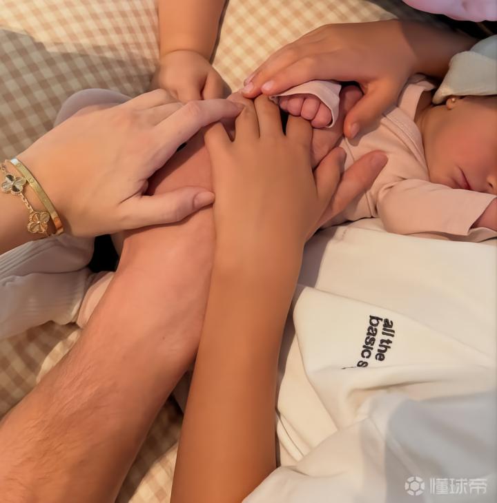 恭喜,特尔施特根和女友的第一个孩子出生